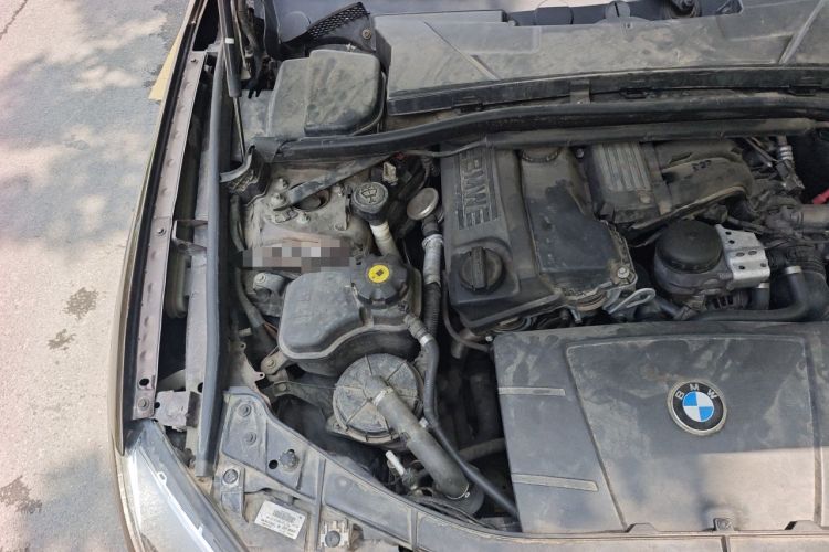 Used BMW X1 2013 sDrive18i Fashion Model Engine Bay Right