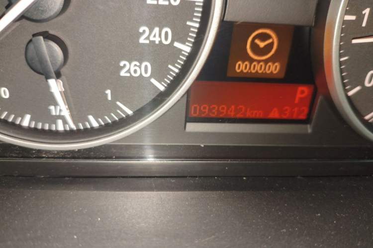 Used BMW X1 2013 sDrive18i Fashion Model Odometer Close Up