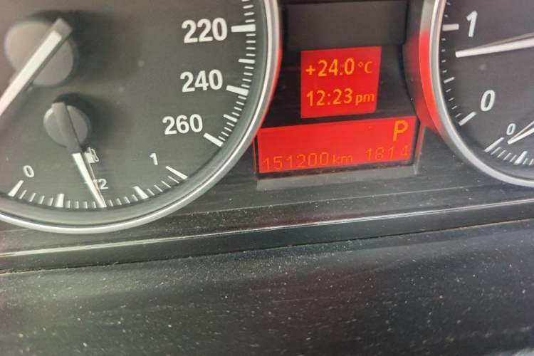 Used BMW X1 2013 sDrive18i Fashion Model Odometer Close Up