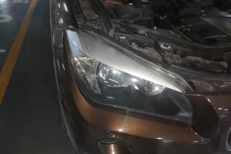 Used BMW X1 2013 sDrive18i Fashion Model Right Front Headlight