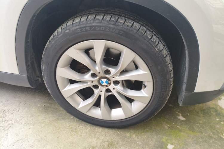 Used BMW X1 2013 sDrive18i Fashion Model Right Front Wheel Hub