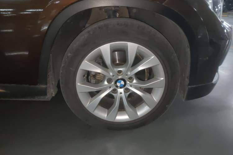 Used BMW X1 2013 sDrive18i Fashion Model Right Front Wheel Hub