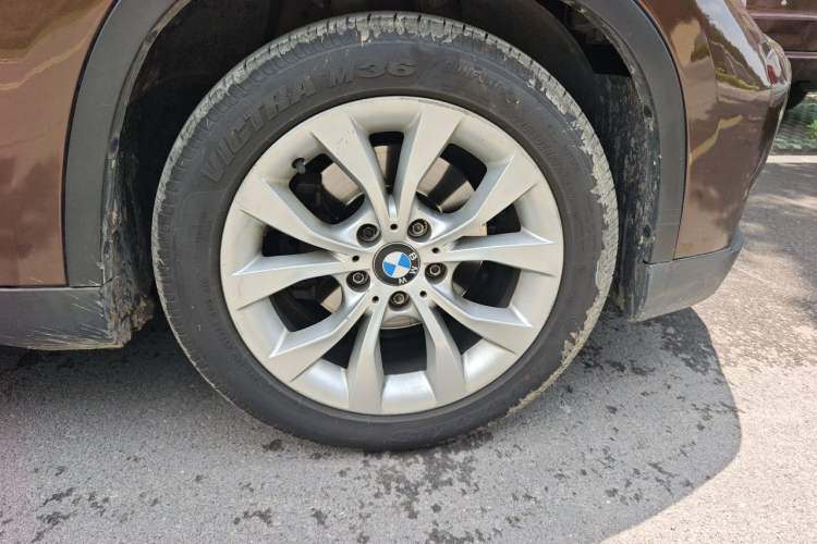 Used BMW X1 2013 sDrive18i Fashion Model Right Front Wheel Hub