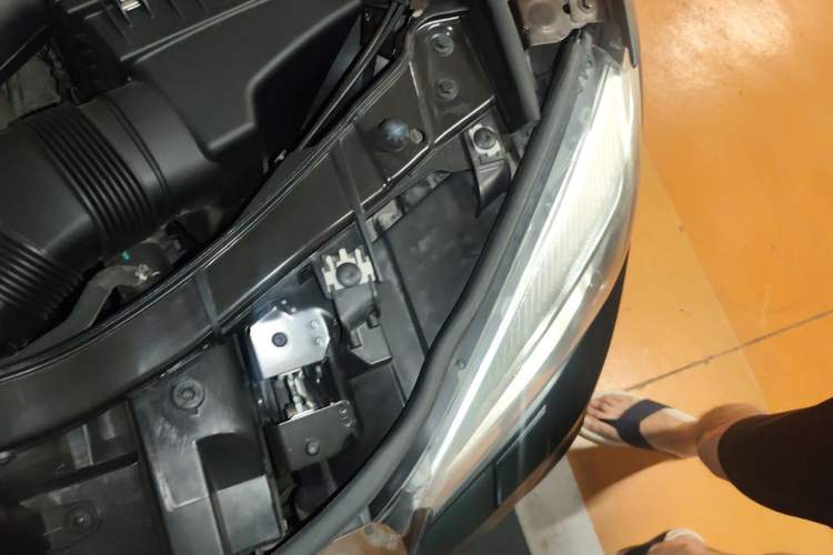 Used BMW X1 2014 sDrive18i Leading Model Engine Bay Left