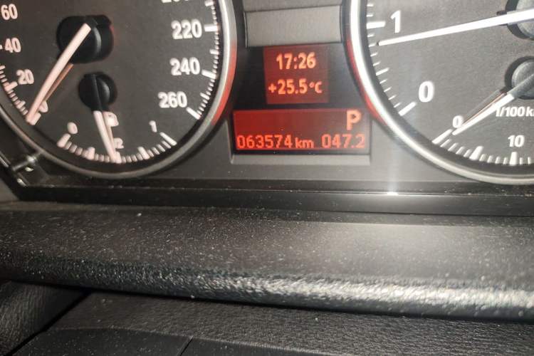Used BMW X1 2014 sDrive18i Leading Model Odometer Close Up