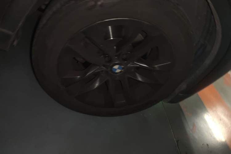 Used BMW X1 2014 sDrive18i Leading Model Right Front Wheel Hub
