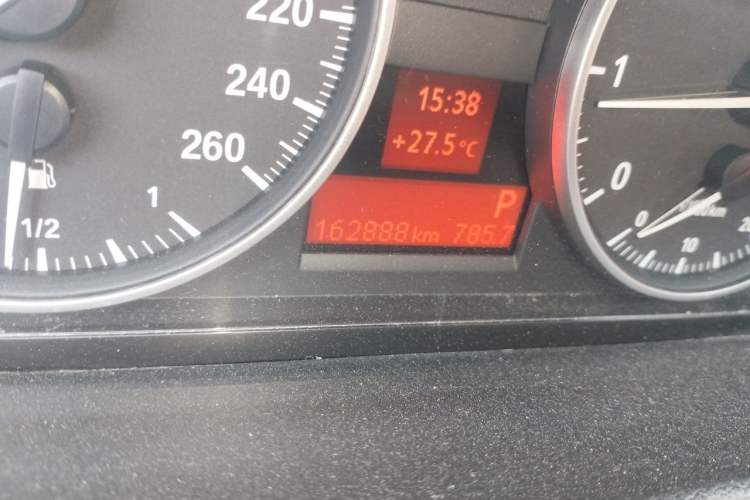 Used BMW X1 2014 sDrive18i Leading Model Odometer Close Up