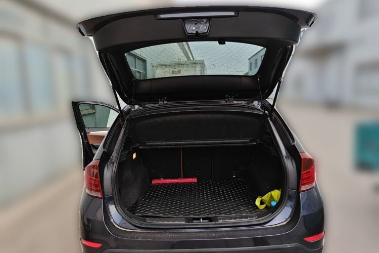 Used BMW X1 2014 sDrive18i Fashion Model Trunk