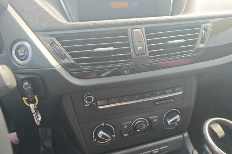 Used BMW X1 2014 sDrive18i Fashion Model Audio And AC Panel