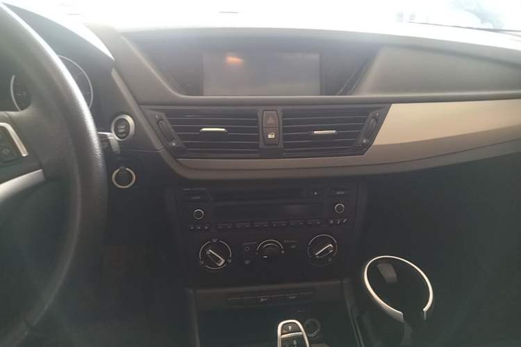 Used BMW X1 2014 sDrive18i Fashion Model Audio And AC Panel