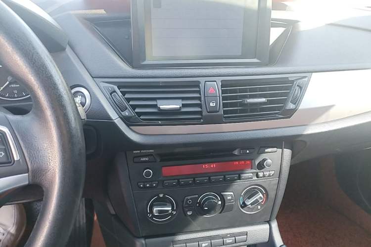 Used BMW X1 2014 sDrive18i Fashion Model Audio And AC Panel