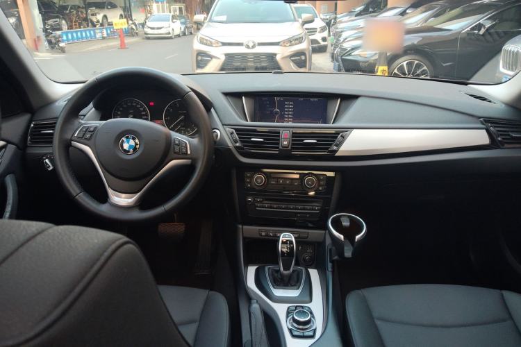 Used BMW X1 2014 sDrive18i Leading Model Center Console