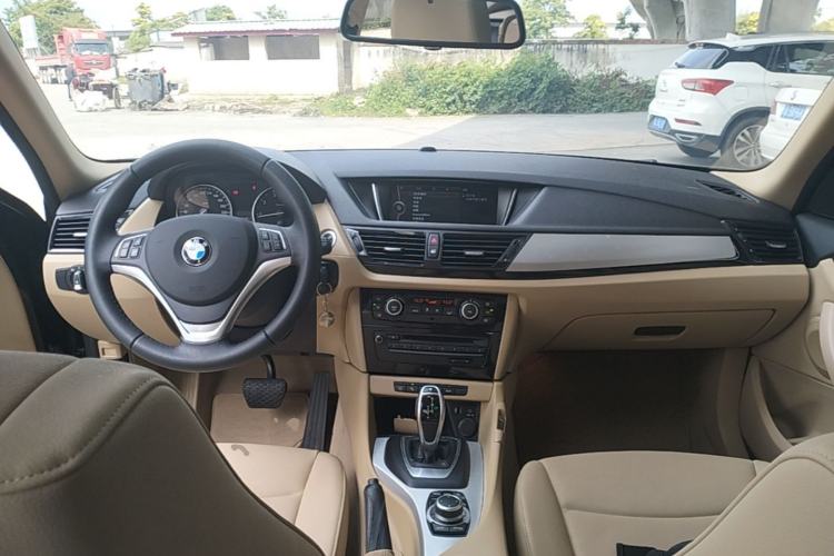Used BMW X1 2014 sDrive18i Leading Model Center Console