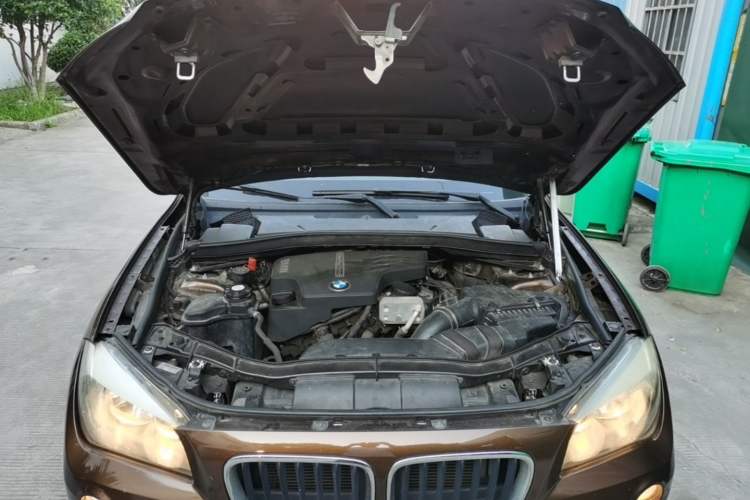 Used BMW X1 2014 sDrive18i Fashion Model Engine Bay