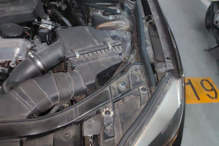 Used BMW X1 2014 sDrive18i Fashion Model Engine Bay Left