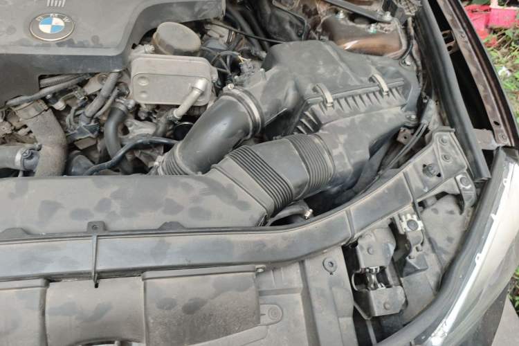 Used BMW X1 2014 sDrive18i Fashion Model Engine Bay Left