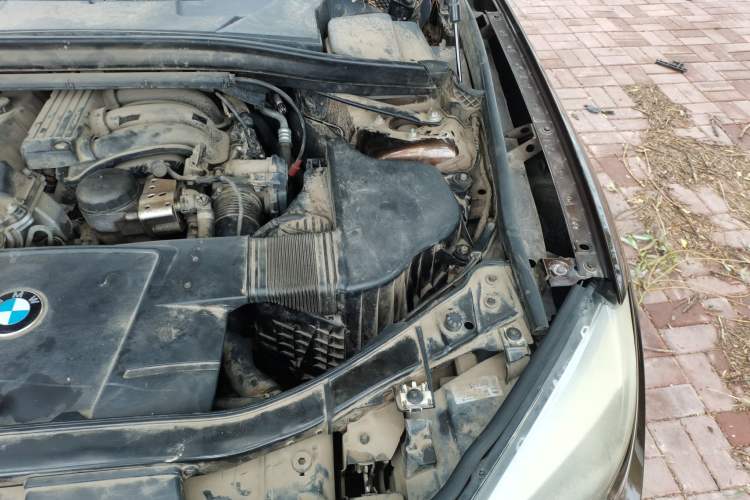 Used BMW X1 2014 sDrive18i Fashion Model Engine Bay Left