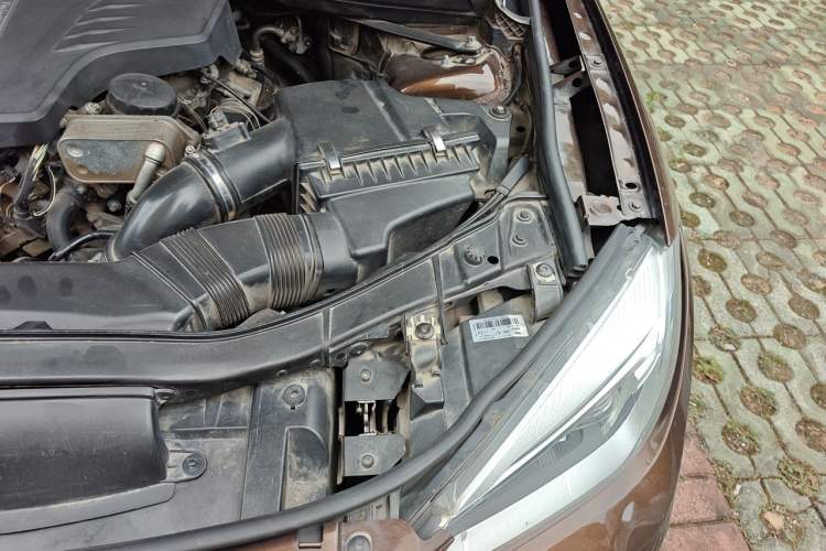 Used BMW X1 2014 sDrive18i Fashion Model Engine Bay Left