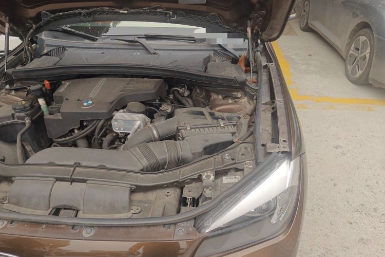 Used BMW X1 2014 sDrive18i Fashion Model Engine Bay Left