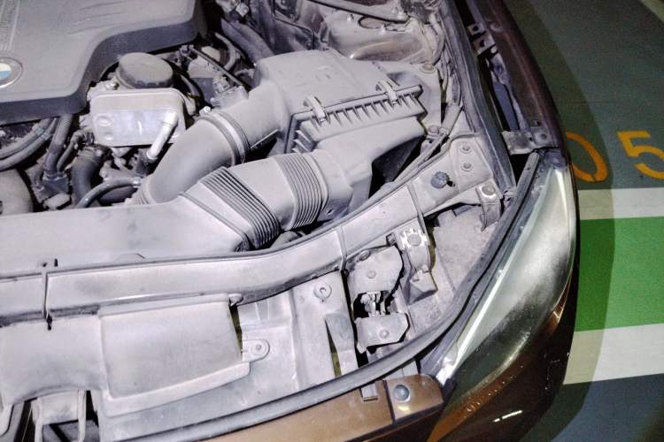 Used BMW X1 2014 sDrive18i Fashion Model Engine Bay Left