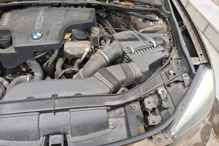 Used BMW X1 2014 sDrive18i Fashion Model Engine Bay Left