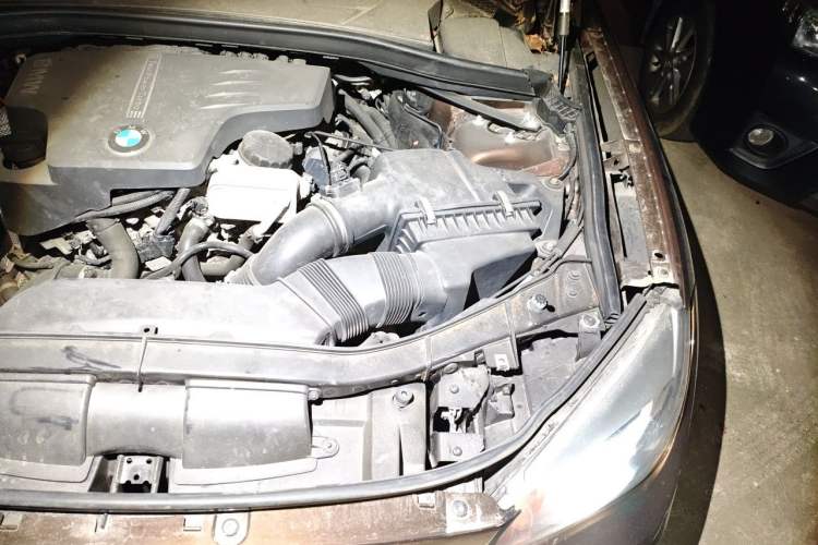 Used BMW X1 2014 sDrive18i Fashion Model Engine Bay Left