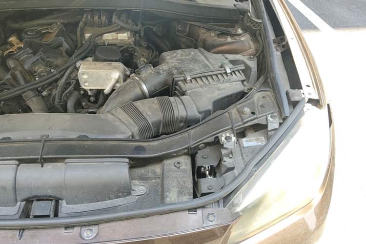 Used BMW X1 2014 sDrive18i Fashion Model Engine Bay Left