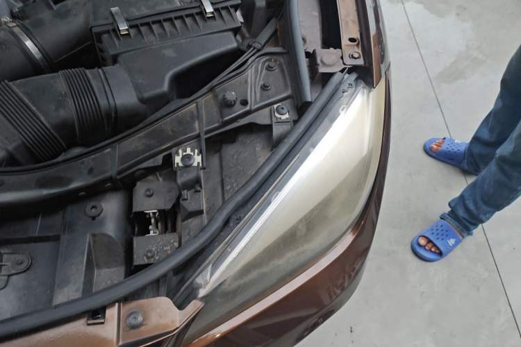 Used BMW X1 2014 sDrive18i Fashion Model Engine Bay Left