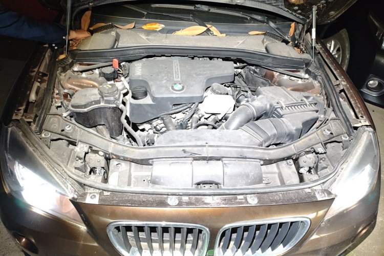 Used BMW X1 2014 sDrive18i Fashion Model Engine Bay