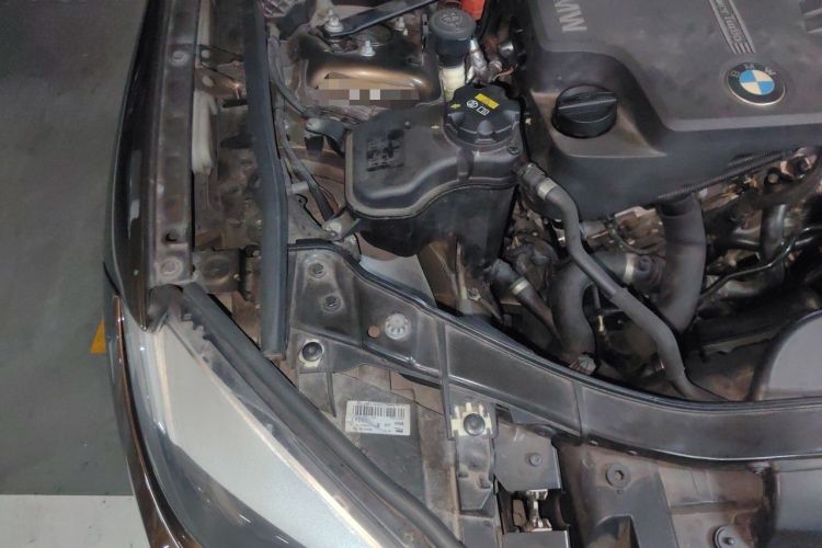 Used BMW X1 2014 sDrive18i Fashion Model Engine Bay Right