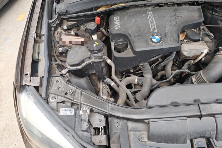 Used BMW X1 2014 sDrive18i Fashion Model Engine Bay Right