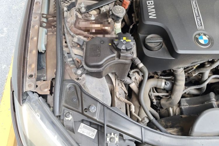 Used BMW X1 2014 sDrive18i Fashion Model Engine Bay Right
