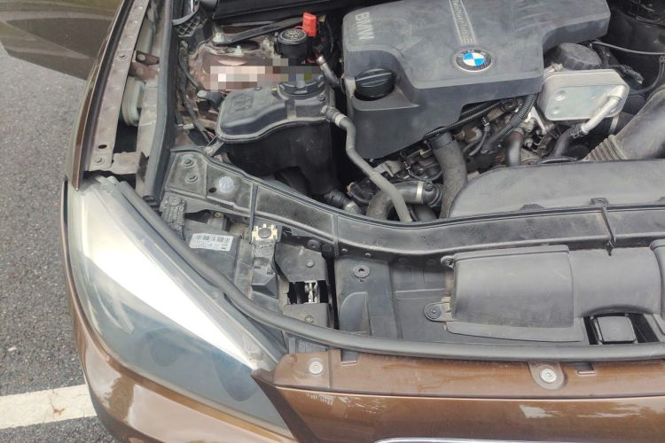 Used BMW X1 2014 sDrive18i Fashion Model Engine Bay Right