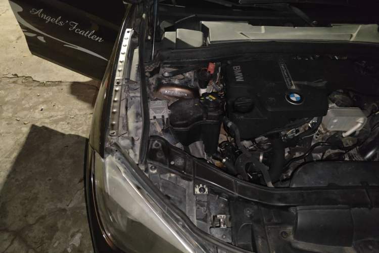 Used BMW X1 2014 sDrive18i Fashion Model Engine Bay Right