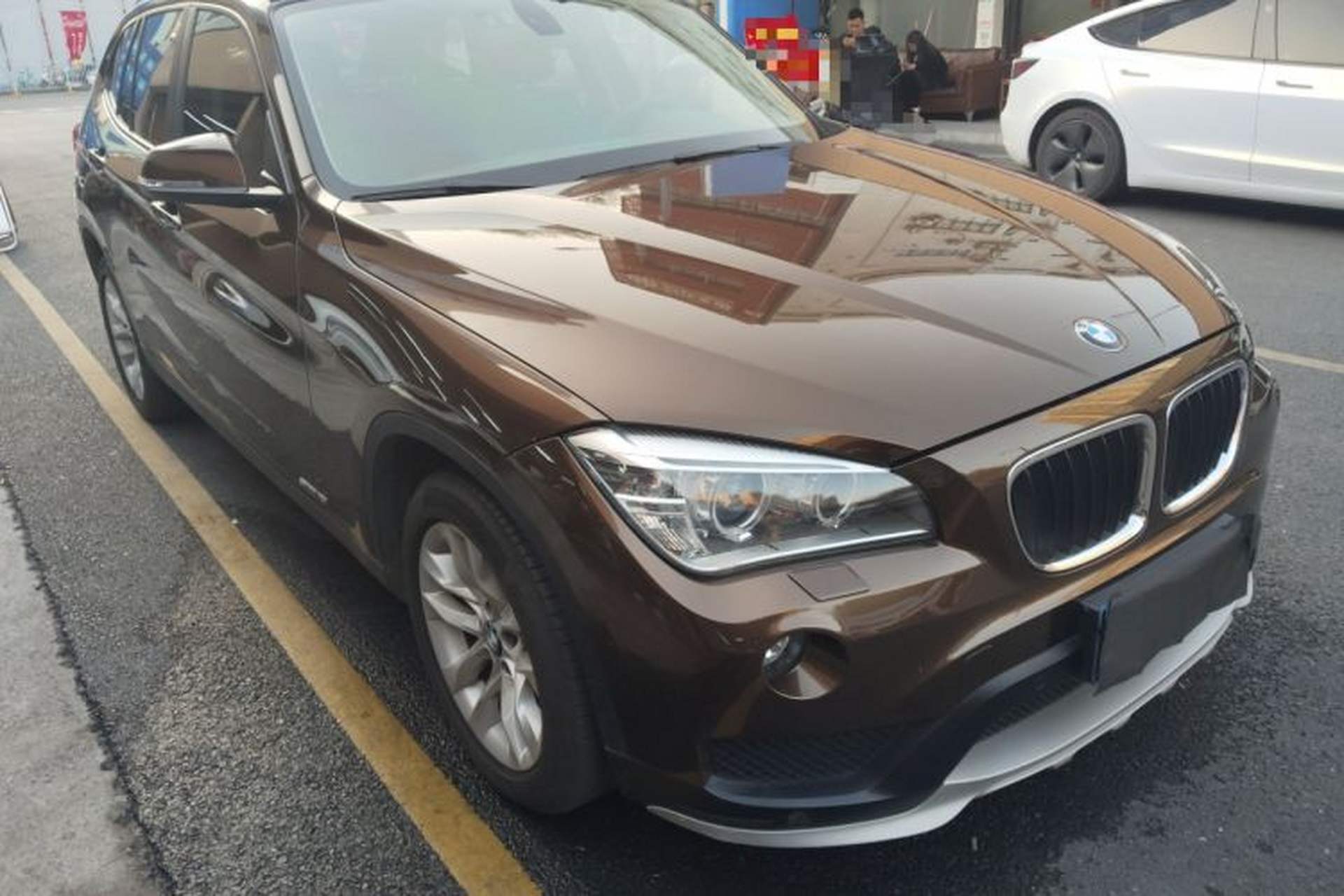 Used BMW X1 2014 sDrive18i Leading Model Front Right 45 Deg