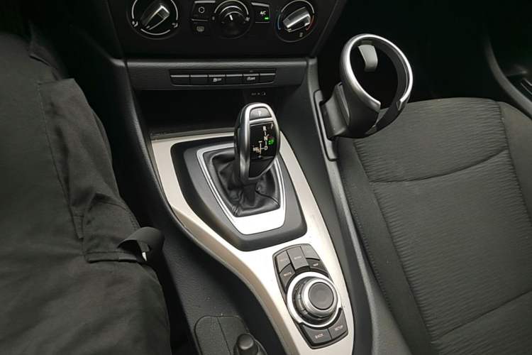 Used BMW X1 2014 sDrive18i Fashion Model Gear Lever