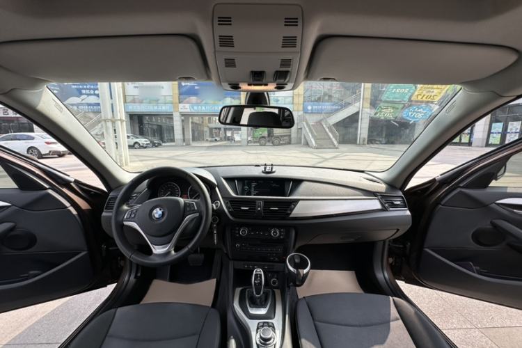 Used BMW X1 2014 sDrive18i Leading Model Interior 10