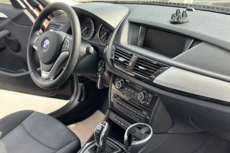 Used BMW X1 2014 sDrive18i Leading Model Interior 6