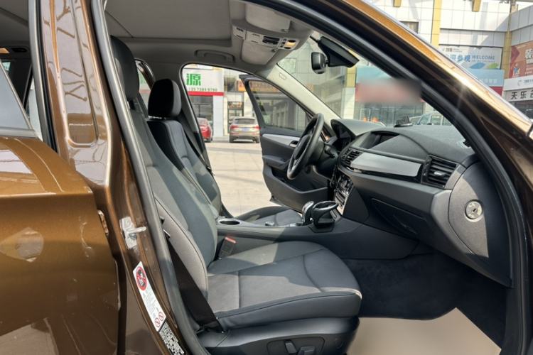 Used BMW X1 2014 sDrive18i Leading Model Interior 7