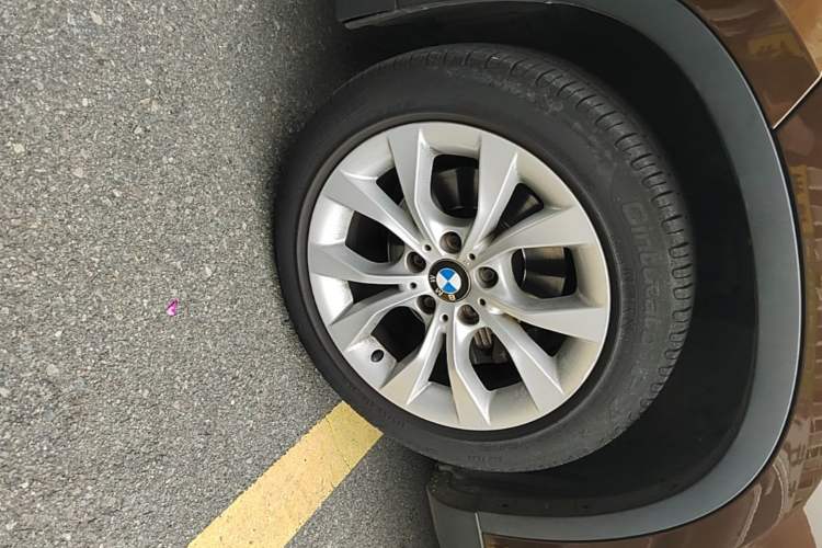 Used BMW X1 2014 sDrive18i Fashion Model Left Front Wheel Hub