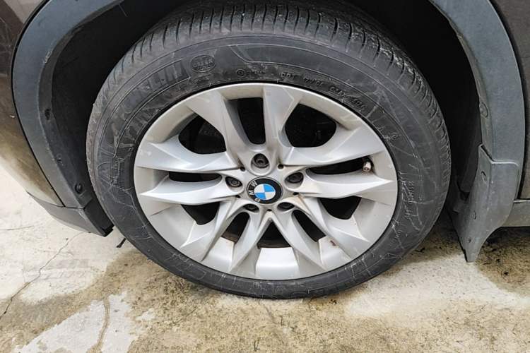 Used BMW X1 2014 sDrive18i Leading Model Left Front Wheel Hub