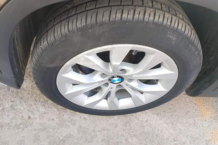 Used BMW X1 2014 sDrive18i Fashion Model Left Front Wheel Hub
