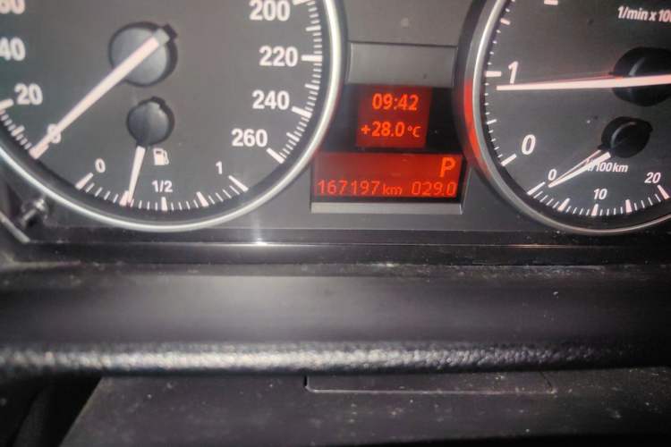 Used BMW X1 2014 sDrive18i Fashion Model Odometer Close Up