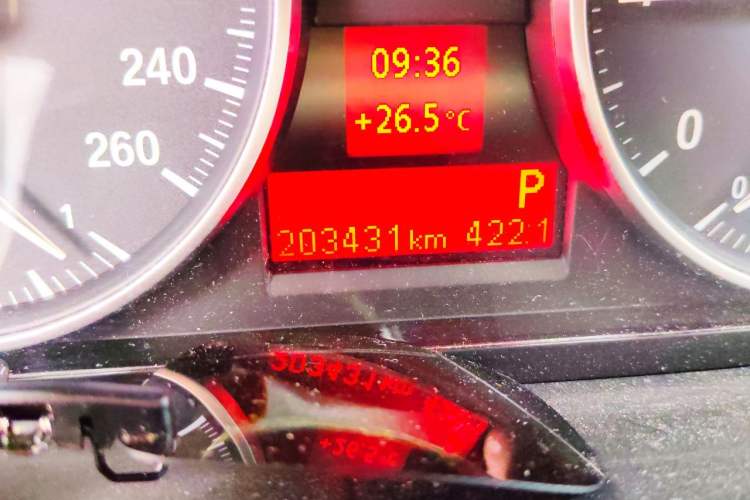 Used BMW X1 2014 sDrive18i Leading Model Odometer Close Up