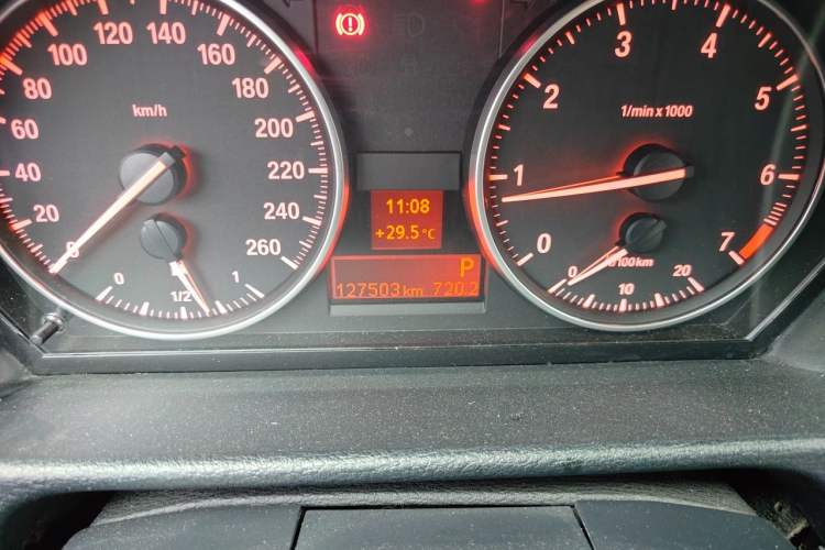 Used BMW X1 2014 sDrive18i Leading Model Odometer Close Up