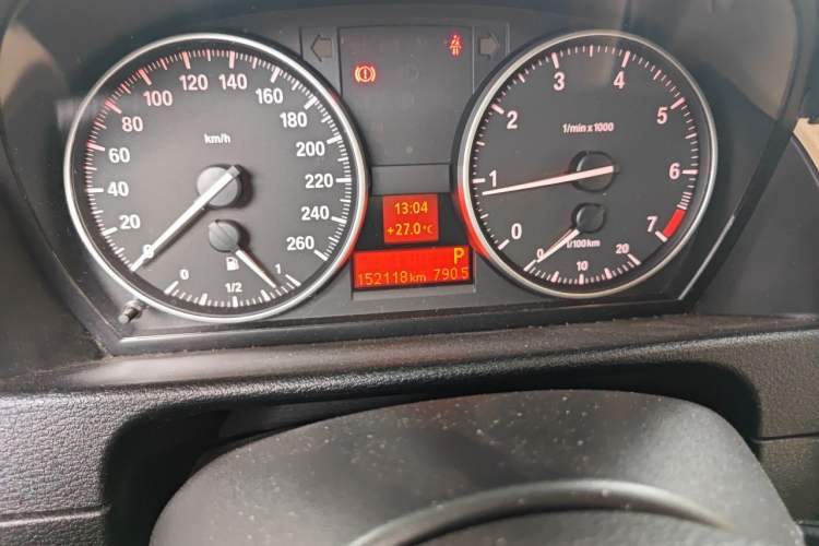 Used BMW X1 2014 sDrive18i Leading Model Odometer Close Up