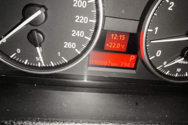 Used BMW X1 2014 sDrive18i Leading Model Odometer Close Up