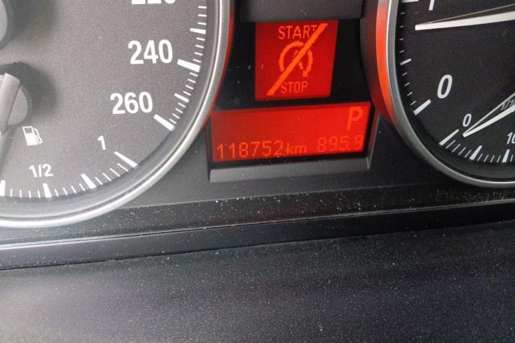 Used BMW X1 2014 sDrive18i Leading Model Odometer Close Up