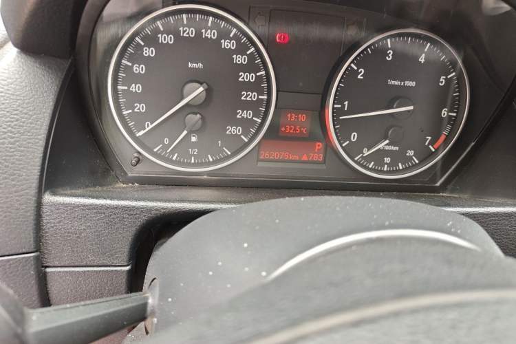 Used BMW X1 2014 sDrive18i Fashion Model Odometer Close Up