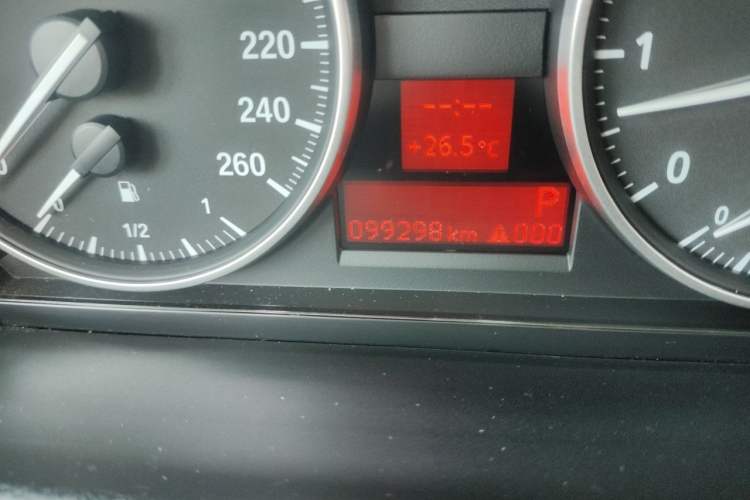Used BMW X1 2014 sDrive18i Leading Model Odometer Close Up